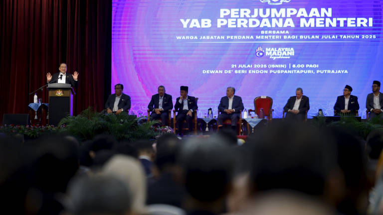 Prime Minister Datuk Seri Anwar Ibrahim attended the Prime Minister’s Gathering with the Staff of the Prime Minister’s Department for the Month of July at Puspanitapuri today. – BERNAMA