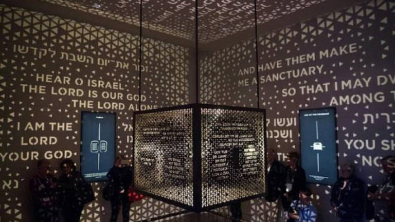 Washington's Bible museum aims to skirt the political weeds