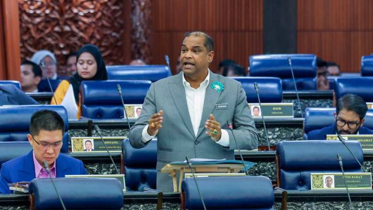 Timbalan Menteri Pembangunan Usahawan dan Koperasi Datuk Seri R Ramanan pada sesi jawab lisan di Dewan Rakyat hari ini. - fotoBERNAMA