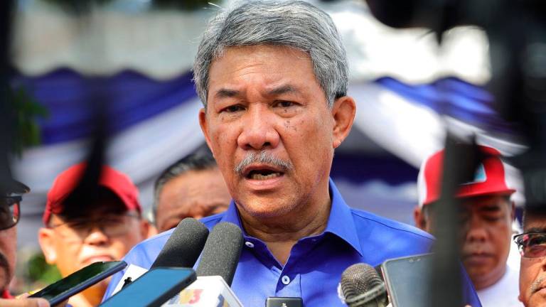 Menteri Luar merangkap Ahli Parlimen Rembau Datuk Seri Mohamad Hasan ketika ditemui media selepas Karnival Kemerdekaan Kawasan Rukun Tetangga (KRT) Taman Pinggiran Senawang hari ini -fotoBERNAMA