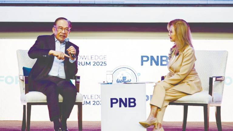 Anwar (left) and moderator Lorraine Hahn during a session titled ‘In Conversation with Datuk Seri Anwar Ibrahim’ at the Permodalan Nasional Bhd Knowledge Forum 2025 today. – Bernamapic