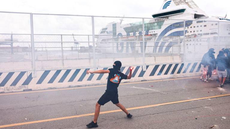 A protester prepares to throw an object at the port of Genoa during a nationwide strike that is part of a “Let’s Block Everything” protest in solidarity with Gaza, with activists also calling for a halt to arms shipments to Israel, in Genoa, Italy, September 22, 2025. REUTERS/Matteo Minnella