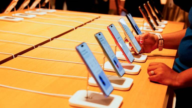 A person holds an Apple iPhone at the company’s first retail store in Bengaluru, India, September 2, 2025. REUTERS/Priyanshu Singh/File Photo