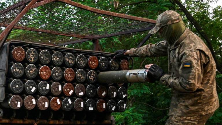 A service member of the 31st Separate Mechanized Brigade of the Ukrainian Armed Forces loads a rocket into a BM-21 Grad multiple launcher before firing towards Russian troops on a front line, amid Russia’s attack on Ukraine, in Zaporizhzhia region, Ukraine June 6, 2025. REUTERSpix