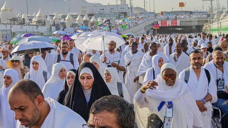 Jemaah haji dari seluruh dunia menuju Jamrah bagi menunaikan ibadah melontar Jamrah. fotoBERNAMA