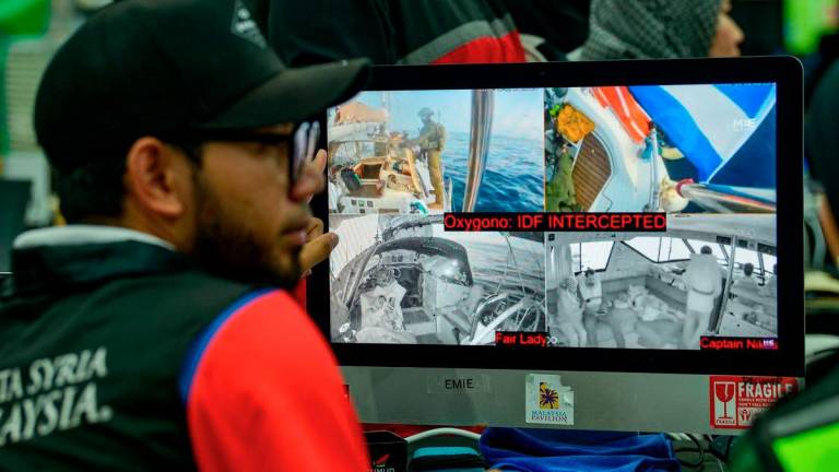 CCTV footage showing Israeli forces intercepting the vessel ‘Oxygono’ at 11:20 a.m. (Malaysian time) was broadcast live at the Sumud Nusantara Control Centre (SNCC) today. – BERNAMA