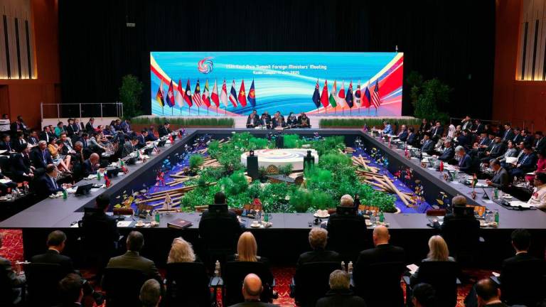 Malaysia's Foreign Minister, Datuk Seri Mohamad Hasan speaks during the 15th East Asia Summit Foreign Ministers’ Meeting in conjunction with the 58th ASEAN Foreign Ministers’ Meeting (AMM) and related meetings at the Kuala Lumpur Convention Centre today. - BERNAMAPIX
