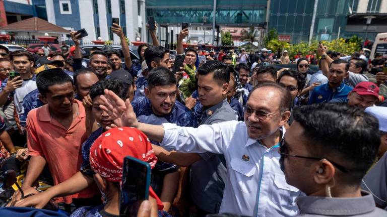 Perdana Menteri Datuk Seri Anwar Ibrahim ketika hadir pada Program MADANI Rakyat (PMR) 2025 Kelantan yang berlangsung di pekarangan Stadium Sultan Muhammad IV, hari ini- BERNAMA