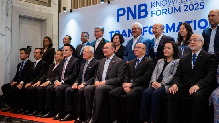 Prime Minister Datuk Seri Anwar Ibrahim (front, fourth right) during a group photo session in conjunction with PNB Knowledge Forum 2025 today. With him are PNB group chairman Raja Tan Sri Arshad Raja Tun Uda (front, fifth right) and PNB president and group chief executive Datuk Abdul Rahman Ahmad (front, third right) and other corporate leaders and dignitaries. – Bernamapic
