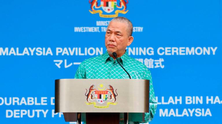 Datuk Seri Fadillah Yusof berucap sebelum perasmian Malaysia Pavillion at EXpo Osaka, hari ini. BERNAMApix