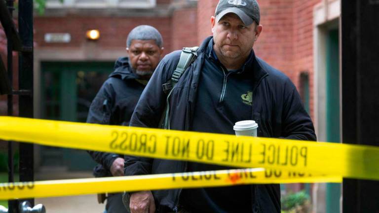 Law enforcement officials from the FBI, Joint Terrorism Task Force and Chicago Police participate in a search of the apartment where shooting suspect Elias Rodriguez lived. Photo by SCOTT OLSON / GETTY IMAGES NORTH AMERICA / AFP