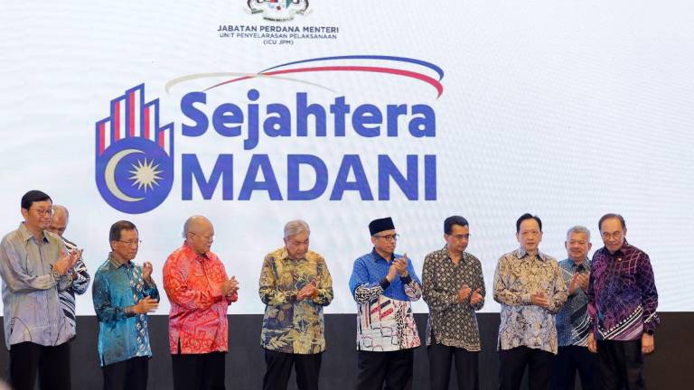 Perdana Menteri Datuk Seri Anwar Ibrahim meluncurkan Inisiatif Kesejahteraan Rakyat Malaysia (Sejahtera MADANI) di Kompleks Seri Perdana hari ini. - FotoBernama
