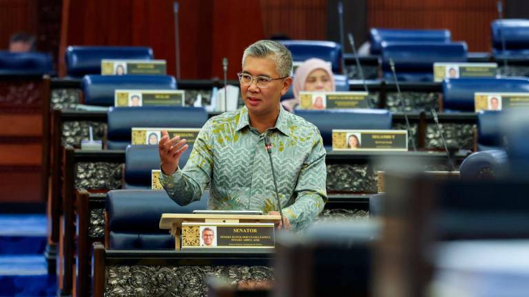Menteri Pelaburan, Perdagangan dan Industri Tengku Datuk Seri Zafrul Tengku Abdul Aziz ketika sesi pertanyaan-pertanyaan bagi jawab lisan pada Mesyuarat Ketiga Penggal Ketiga, Majlis Parlimen ke-15 Dewan Rakyat di Bangunan Parlimen hari ini. - fotoBERNAMA
