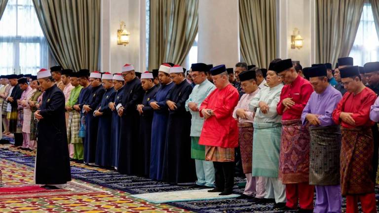 Sultan Ibrahim, the King of Malaysia performs the Aidilfitri prayers at the Surau Utama, Istana Negara today. - BERNAMAPIX