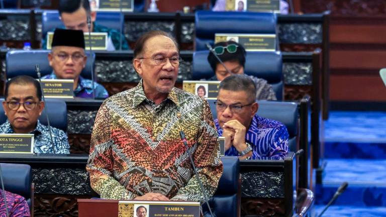 Perdana Menteri, Datuk Seri Anwar Ibrahim membentangkan Rancangan Malaysia Ke-13 (RMK13) di Dewan Rakyat hari ini - BERNAMA