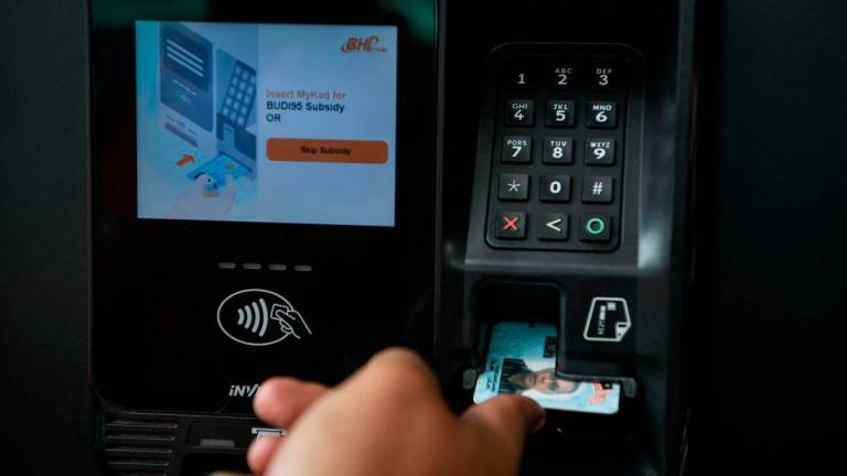 A total of RM22.9 million worth of RON95 petrol purchases was recorded nationwide in a single day during the implementation of the BUDI MADANI RON95 (BUDI95) initiative on 28 Sept. – BERNAMA