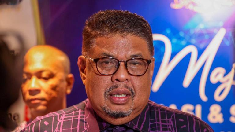 Ketua Menteri Melaka Datuk Seri Ab Rauf Yusoh bercakap pada sidang media selepas Majlis Apresiasi dan Sinergi Telekomunikasi Negeri Melaka 2025 malam tadi.