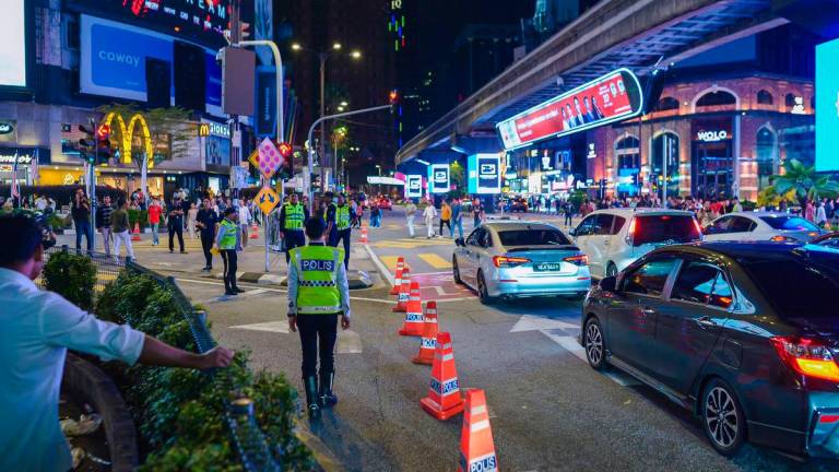 Sebanyak 11,984 notis amaran telah dikeluarkan oleh Polis Kuala Lumpur sepanjang fasa advokasi Operasi Patuh Undang-Undang (Op PUU) terhadap pengguna jalan raya yang berlangsung sejak 6 Sept lepas- BERNAMA