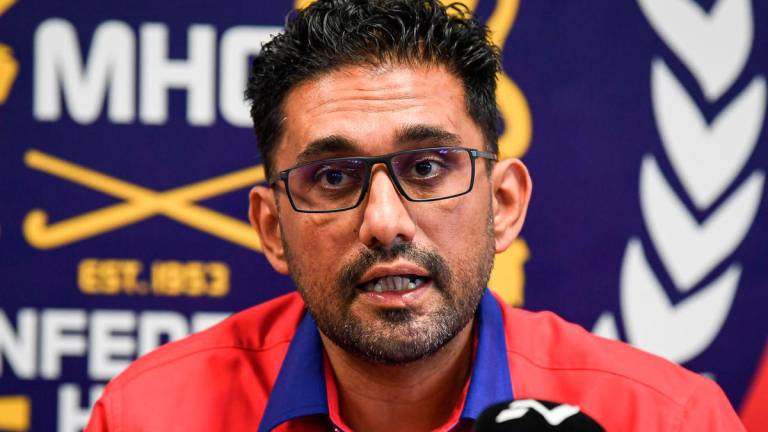 Pengerusi Jawatankuasa Pertandingan Konfederasi Hoki Malaysia (KHM) Datuk Seri Anil Jeet Singh Sandhu bercakap ketika sidang media di Stadium Hoki Nasional, Bukit Jalil hari ini- BERNAMA