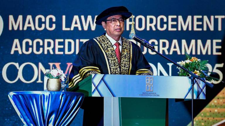 Ketua Pesuruhjaya Suruhanjaya Pencegahan Rasuah Malaysia (SPRM) Tan Sri Azam Baki menyampaikan ucapan pada Majlis Konvokesyen Program Penguatkuasaan Undang-Undang Bertauliah SPRM di Bangi Avenue Convention Centre hari ini.