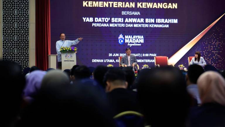 Perdana Menteri merangkap Menteri Kewangan Datuk Seri Anwar Ibrahim