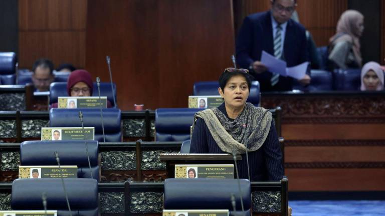 Menteri di Jabatan Perdana Menteri (Undang-Undang dan Reformasi Institusi) Datuk Seri Azalina Othman Said bercakap pada Mesyuarat Kedua, Penggal Keempat Parlimen ke-15 Dewan Rakyat di Bangunan Parlimen hari ini. - fotoBERNAMA