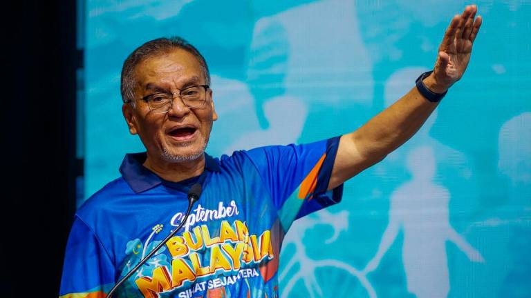 Menteri Kesihatan Datuk Seri Dr. Dzulkefly Ahmad berucap ketika menghadiri Pusat Beli-Belah Mesra Pembudayaan Hidup Sihat atau Healthy Living Mall sempena Sambutan Bulan Malaysia Sihat Sejahtera Peringkat Kebangsaan (BMSS) 2025 di AEON Mall, AU2 Setiawangsa hari ini - fotoBERNAMA