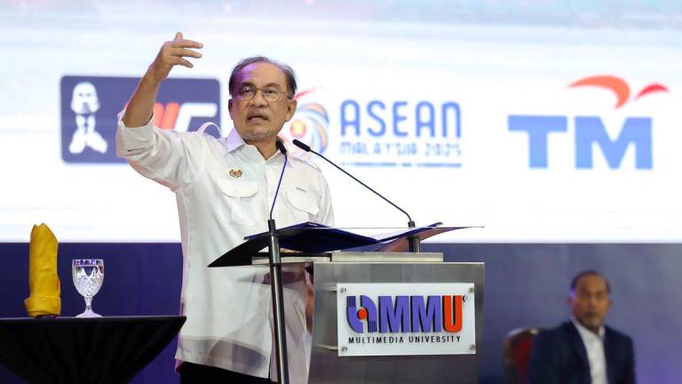 Perdana Menteri Datuk Seri Anwar Ibrahim berucap pada Program Temu Anwar@Universiti Multimedia (MMU) serta pelancaran Fakulti Kecerdasan Buatan dan Kejuruteraan MMU hari ini -fotoBERNAMA