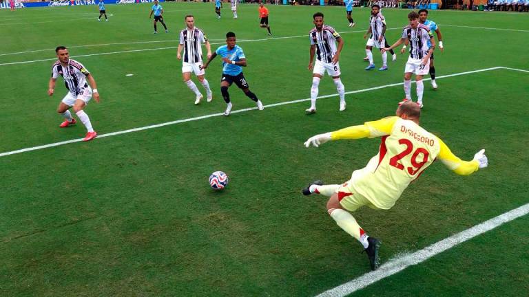 Michele Di Gregorio #29 of Juventus FC makes a save during the FIFA Club World Cup 2025 group G match between Juventus FC and Manchester City FC at Camping World Stadium on June 26, 2025 in Orlando, Florida - AFPpix