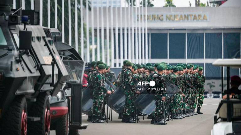 Indonesian Army soldiers gather at the parliament complex in Jakarta on September 1, 2025. Indonesian authorities ramped up security on September 1 after six people were killed in unrest over economic hardship that escalated into violent anger against the nation's police force. - BAY ISMOYO / AFP