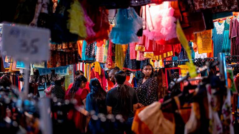 Gambar Hiasan Sahaja: Deepavali Bazaar - BERNAMA