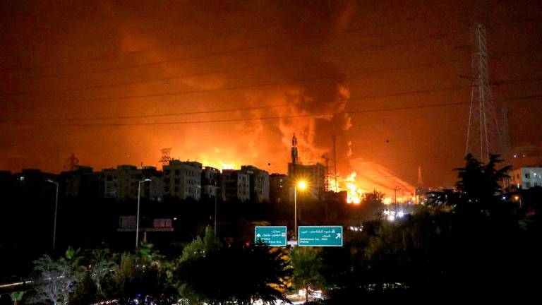 Kebakaran di depot minyak di Tehran. AFP