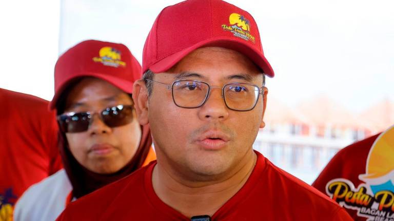 Menteri Besar Datuk Seri Amirudin Shari. Bernamapix