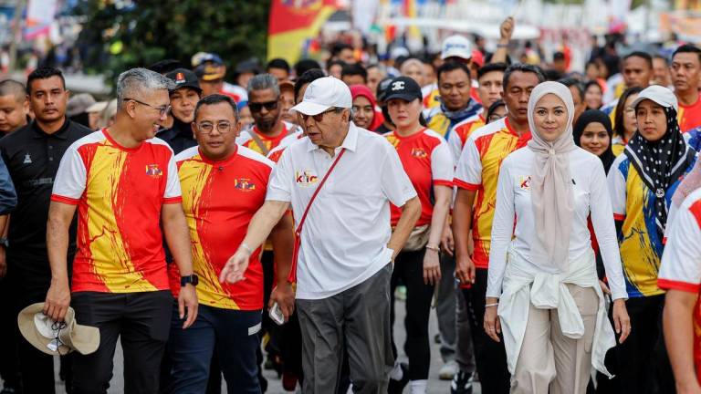 Sultan Selangor Sultan Sharafuddin Idris Shah bersama Tengku Permaisuri Selangor Tengku Permaisuri Norashikin berkenan menyertai larian 3 KM pada Program Larian Kita X Pesta Kelaut@ Pantai Kelanang 2025 di Pantai Kelanang, Kuala Langat hari ini - BERNAMA