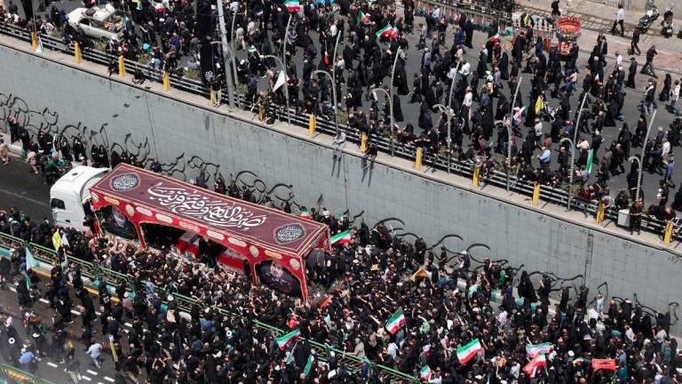 Orang ramai menghadiri perarakan pengebumian para komander tentera, saintis nuklear dan individu lain dari Iran yang terkorban dalam serangan Israel, di Tehran, Iran, pada 28 Jun 2025. - Reuters