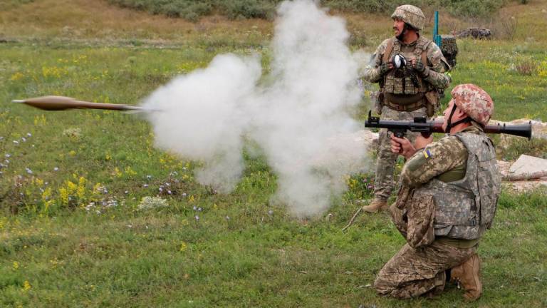 Service members of the 58th Separate Motorized Infantry Brigade of the Ukrainian Armed Forces use an RPG-7 grenade launcher during military exercises at a training ground, amid Russia's attack on Ukraine, in Kharkiv region, Ukraine August 11, 2025. - REUTERSPIX