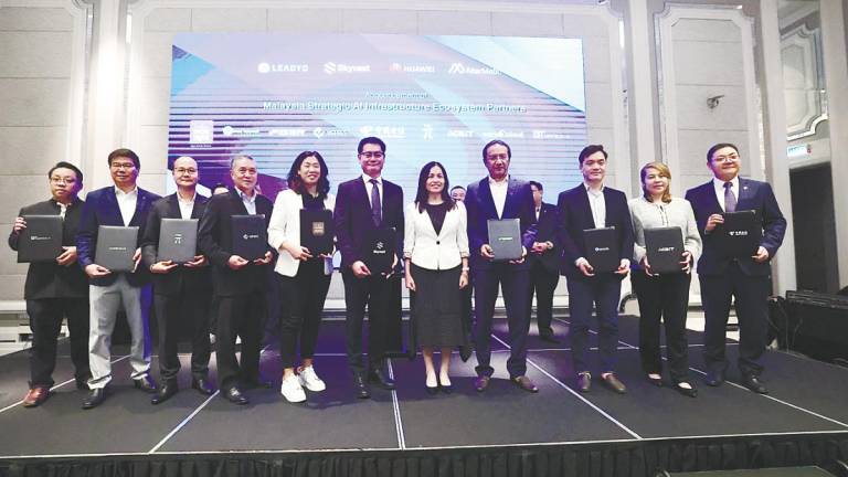 Teo (fifth from let) with representatives of partner companies at launch of the Strategic Artificial Intelligence Infrastructure. – Bernamapic
