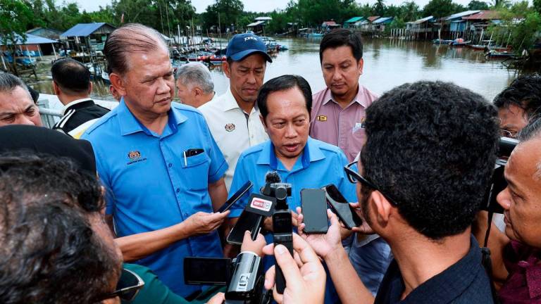 Timbalan Menteri Kerja Raya Datuk Seri Ahmad Maslan - FotoBernama