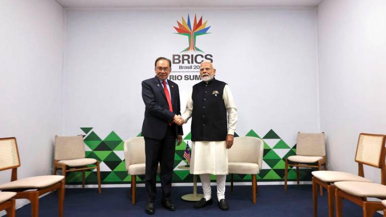 Perdana Menteri Datuk Seri Anwar Ibrahim dan rakan sejawatannya dari India, Narendra Modi mengadakan pertemuan di Rio de Janeiro semalam - BERNAMA