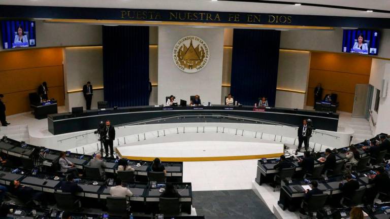 President of the congress Ernesto Castro, Vice-president Suecy Callejas and representatives take part in a session of the Salvadoran congress to discuss reforms to the constitution, in San Salvador, El Salvador July 31, 2025- REUTERS