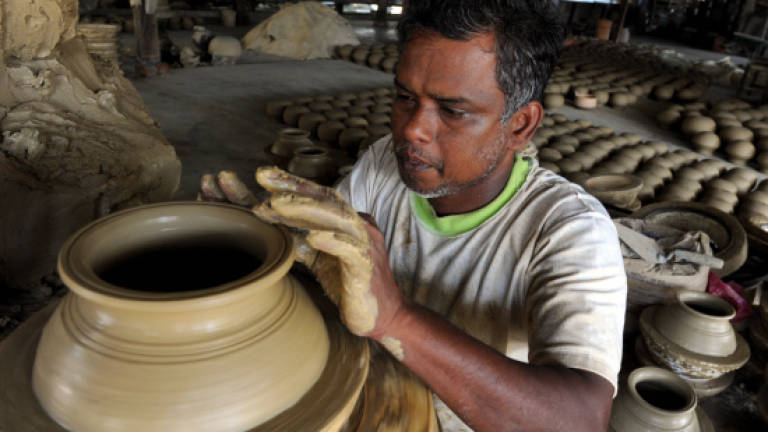 Demand for traditional clay pots increase during ponggal festival