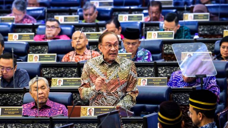 Perdana Menteri, Datuk Seri Anwar Ibrahim membentangkan Rancangan Malaysia Ke-13 (RMK13) di Dewan Rakyat hari ini - BERNAMA