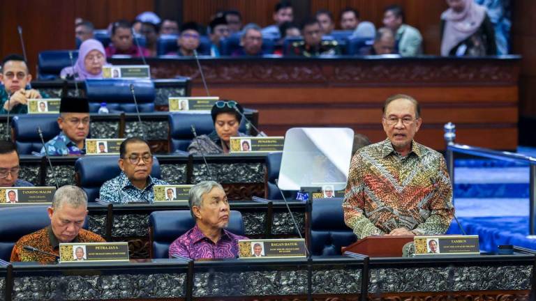 Perdana Menteri, Datuk Seri Anwar Ibrahim membentangkan Rancangan Malaysia Ke-13 (RMK13) di Dewan Rakyat hari ini- BERNAMA