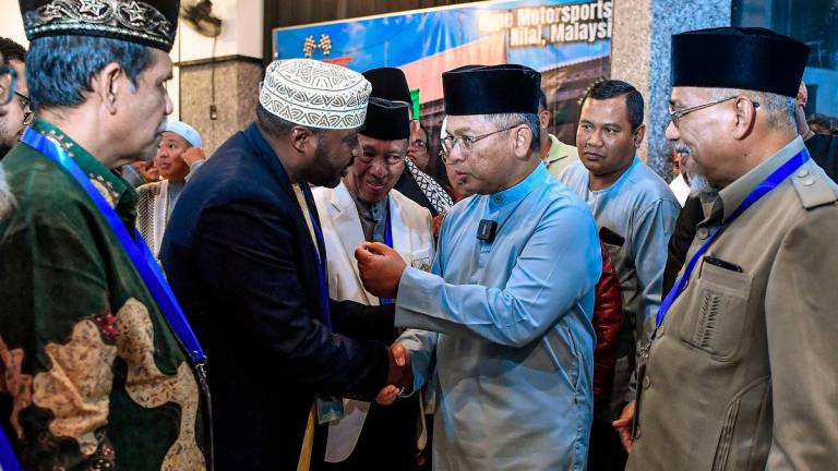 Menteri di Jabatan Perdana Menteri (Hal Ehwal Agama) Datuk Dr Mohd Na’im Mokhtar (second right). Bernamapix