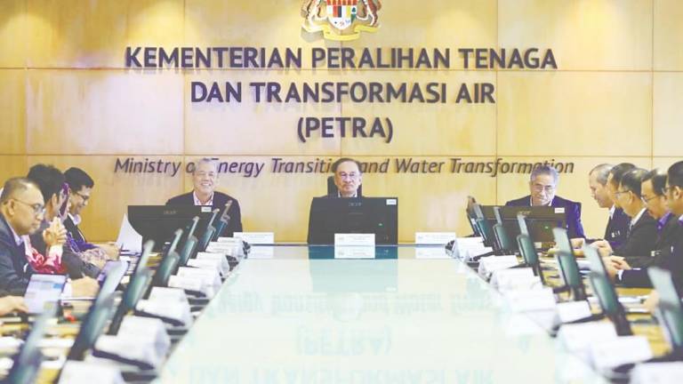 Anwar (centre) during his visit to the Ministry of Energy Transition and Water Transformation today. On the left is Fadillah.