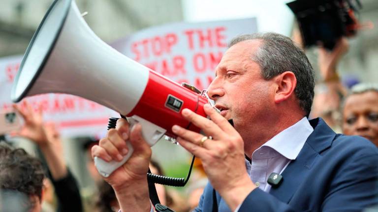 NYC Comptroller And Mayoral Candidate Brad Lander speaks at a rally after being released from ICE detention on June 17, 2025 in New York City. Lander was arrested by federal agents while visiting an immigration court and accompanying a person out of a courtroom. The trip to the immigration court was Lander’s third over the last month. He was held for over three hours before being released without charges. - Michael M. Santiago/Getty Images/AFP