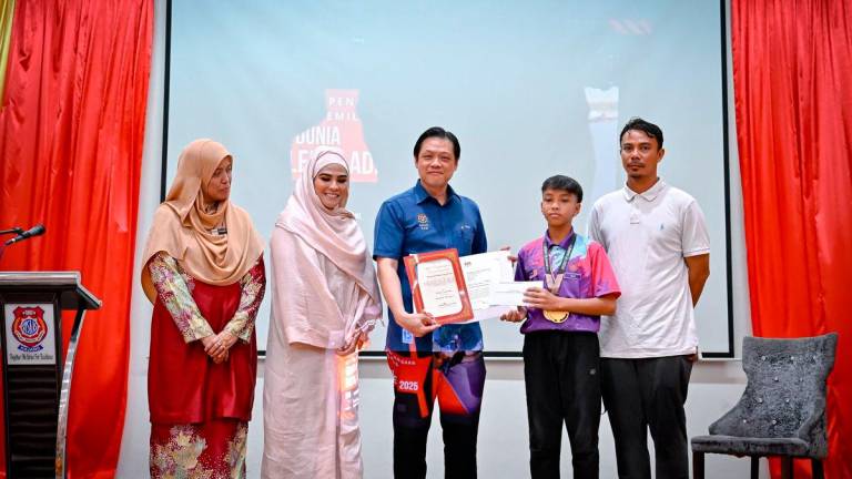 Malaysian teen wins roller freestyle world title, earns PM’s praise