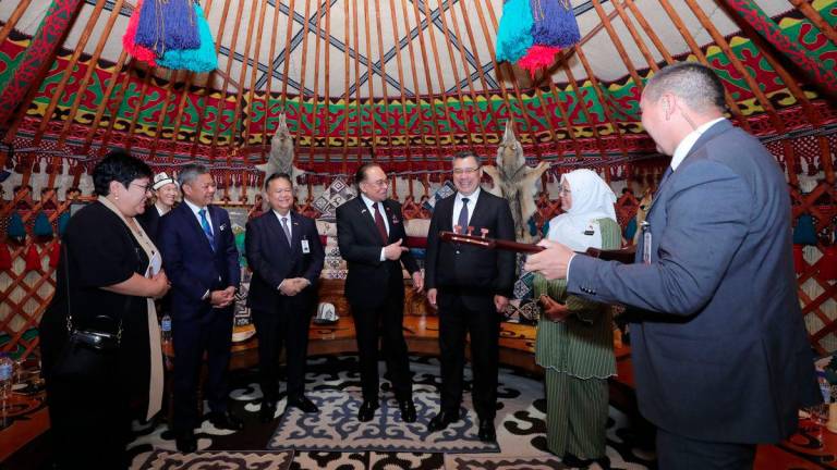 Prime Minister Datuk Seri Anwar Ibrahim, together with the President of the Kyrgyz Republic, Sadyr Japarov, visits the traditional Kyrgyz yurt, Boz Ui, on display at the Putrajaya Corporation Complex today. - BERNAMAPIX