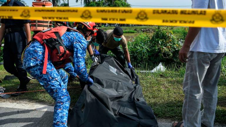 The bodies of six family members, believed to have been missing since last Saturday, were found inside a car in Sungai Korok, near Jitra, today. - Photo by BERNAMA