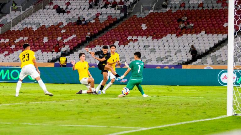 Sekitar aksi kemenangan skuad bola sepak bawah 23 tahun negara dalam perlawanan kedua kempen Kejohanan Piala ASEAN B-23 2025 menentang Brunei Darussalam di Stadium Gelora Bung Karno, semalam - BERNAMA
